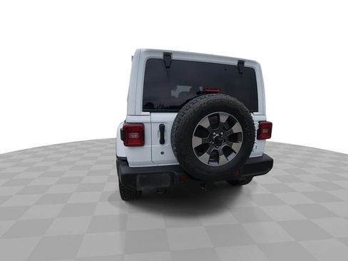 Used 2018 Jeep Wrangler Unlimited Sahara AWD/4WD image 7