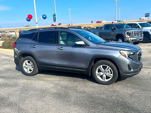 Used 2018 GMC Terrain SLE w/ Driver Convenience Package image 5