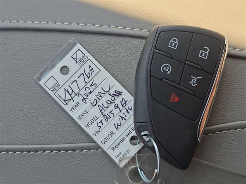 Used 2025 GMC Acadia Elevation w/ Elevation Premium Package image 38