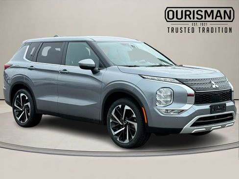 Used 2024 Mitsubishi Outlander SE image 1