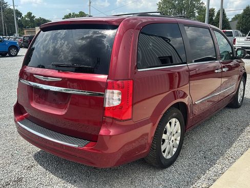 Used 2016 Chrysler Town & Country Touring w/ Driver Convenience Group FWD image 6