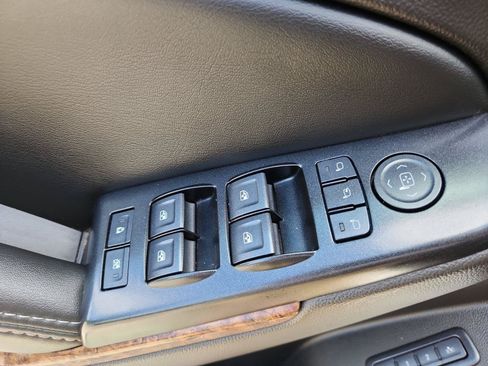Used 2017 Chevrolet Suburban Premier AWD/4WD image 19