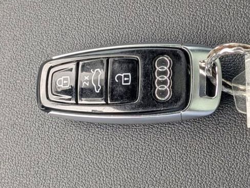 Used 2022 Audi Q7 2.0T Premium Plus w/ Premium Plus Package AWD/4WD image 29