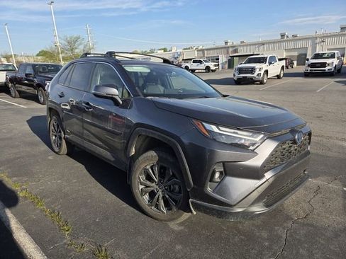 Used 2023 Toyota RAV4 XLE Premium image 3