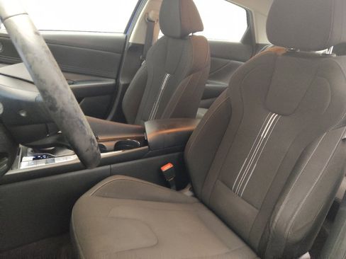 Used 2021 Hyundai Elantra SEL w/ Convenience Package image 17