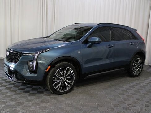 Used 2024 Cadillac XT4 Sport image 3
