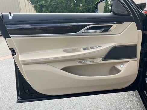 Used 2018 BMW 740i image 10