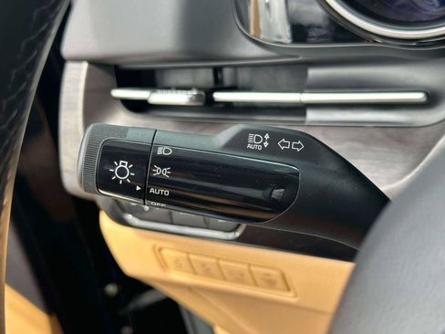 Used 2024 Kia Carnival EX FWD image 23