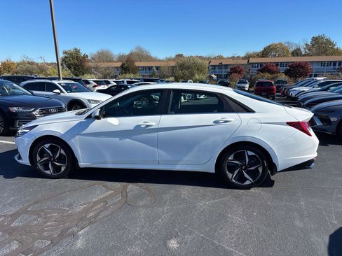 Certified 2021 Hyundai Elantra Limited image 2