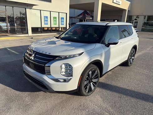 New 2026 Mitsubishi Outlander SE image 3