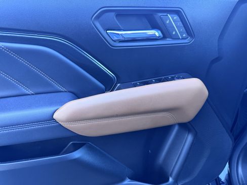 Used 2024 GMC Canyon AT4 image 17