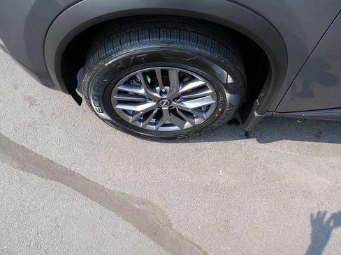 Used 2023 Nissan Rogue S AWD/4WD image 34