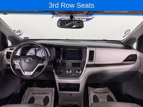 Used 2017 Toyota Sienna XLE AWD/4WD image 9