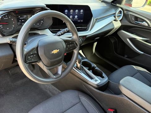 Used 2026 Chevrolet Trax LS FWD image 10
