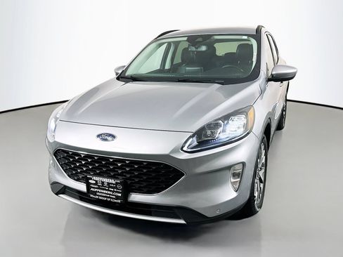 Used 2022 Ford Escape Titanium AWD/4WD image 3