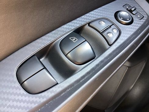 Used 2025 Nissan Sentra SV FWD image 18