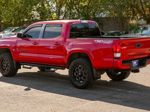 Used 2017 Toyota Tacoma TRD Sport w/ Premium & Technology Package AWD/4WD image 7