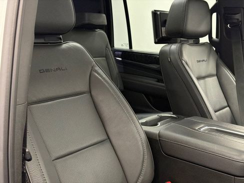 Used 2022 GMC Yukon XL Denali image 13