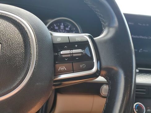 Used 2022 Kia Carnival LX FWD image 24