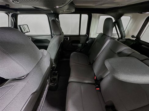 Used 2026 Jeep Wrangler Unlimited Rubicon AWD/4WD image 11