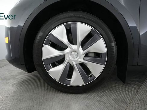 Used 2024 Tesla Model Y Long Range AWD/4WD image 19