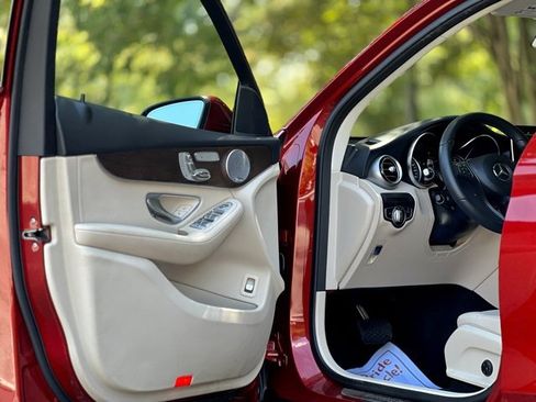 Used 2018 Mercedes-Benz GLC 300 image 13