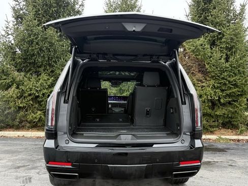 Used 2025 Cadillac Escalade Sport w/ Touring Package image 5