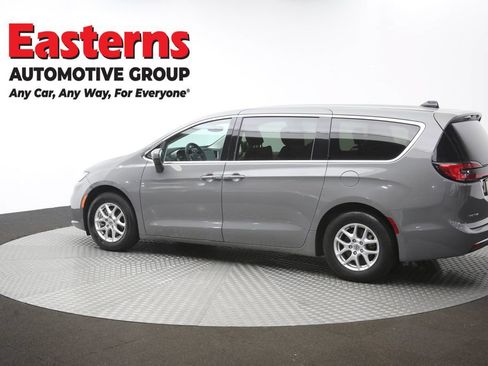 Used 2023 Chrysler Pacifica Touring-L FWD image 63
