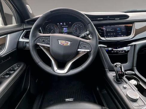 Certified 2025 Cadillac XT6 Premium Luxury w/ Platinum Package AWD/4WD image 5