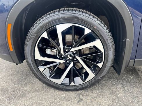 Used 2023 Mitsubishi Outlander SE AWD/4WD image 3