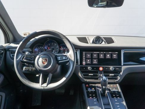Certified 2025 Porsche Macan image 22