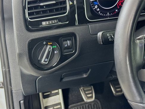 Used 2019 Volkswagen Golf R 4-Door image 10