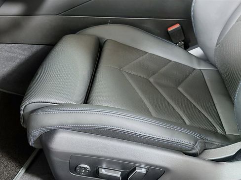 Used 2026 BMW 530i w/ M Sport Package image 21