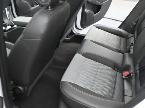 Used 2025 Chevrolet Trax LT FWD image 18