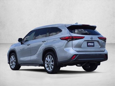 Used 2022 Toyota Highlander Limited FWD image 8