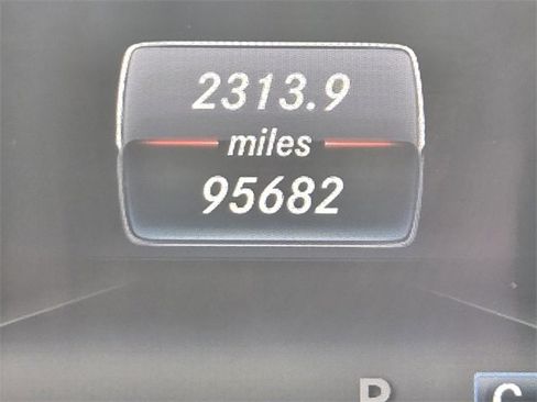 Used 2018 Mercedes-Benz GLE 350 4MATIC image 32