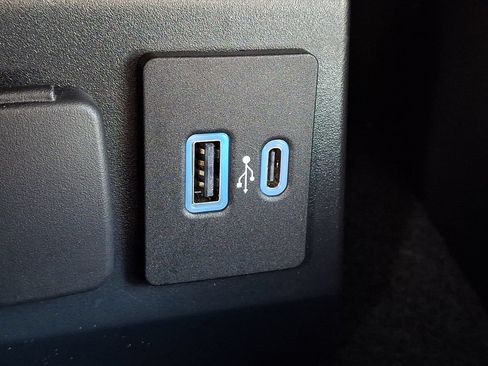 Used 2023 Ford Explorer XLT w/ Equipment Group 202A AWD/4WD image 25
