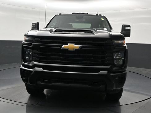 Used 2025 Chevrolet Silverado 2500 Custom w/ Custom Value Package AWD/4WD image 9