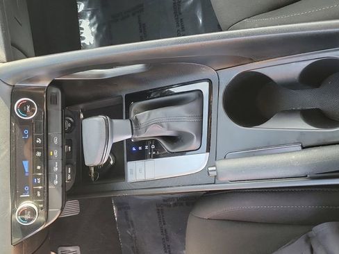Used 2023 Hyundai Elantra SEL image 18