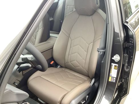 Used 2025 BMW i5 eDrive40i w/ M Sport Package image 14