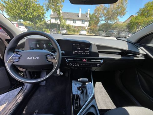 Used 2026 Kia Niro LX FWD image 31