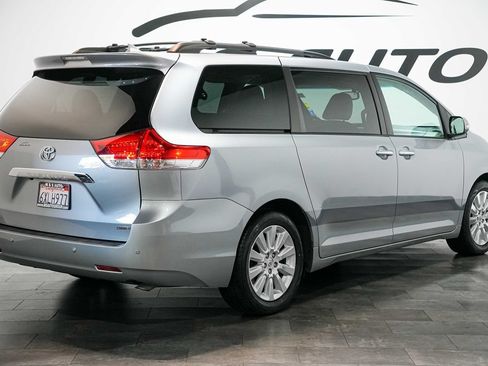 Used 2013 Toyota Sienna Limited w/ Premium Pkg FWD image 5