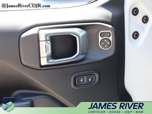 Used 2024 Jeep Wrangler Unlimited AWD/4WD image 20