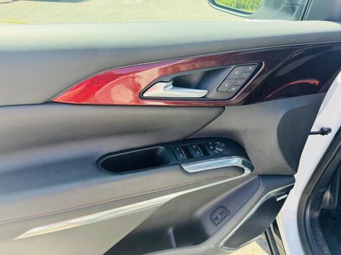 Used 2024 Chevrolet Traverse RS image 29