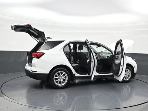 Used 2024 Chevrolet Equinox LS FWD image 33