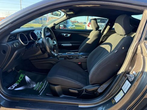 Used 2019 Ford Mustang Coupe image 18