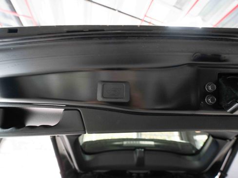 Used 2020 Toyota RAV4 Limited AWD/4WD image 29