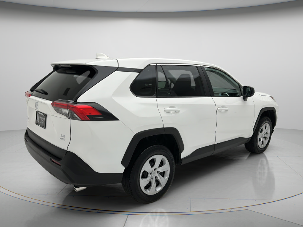 Used 2025 Toyota RAV4 LE AWD/4WD image 5