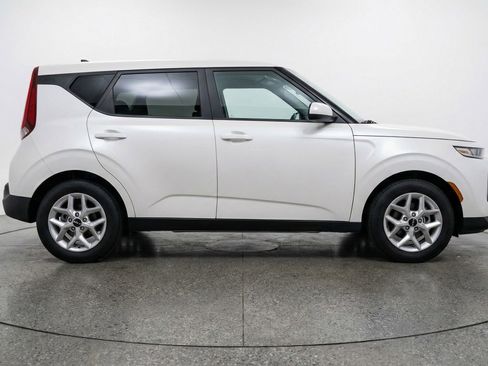 Used 2025 Kia Soul LX w/ LX Technology Package image 11