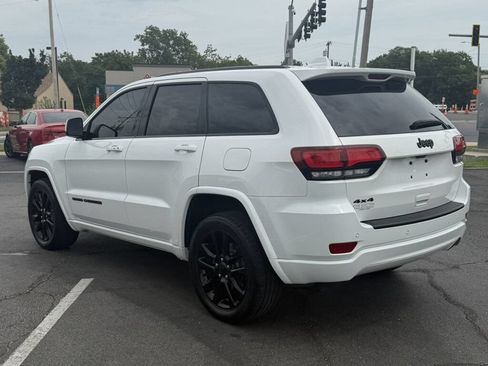 Used 2020 Jeep Grand Cherokee Altitude AWD/4WD image 11